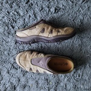 452. breathable walking clogs